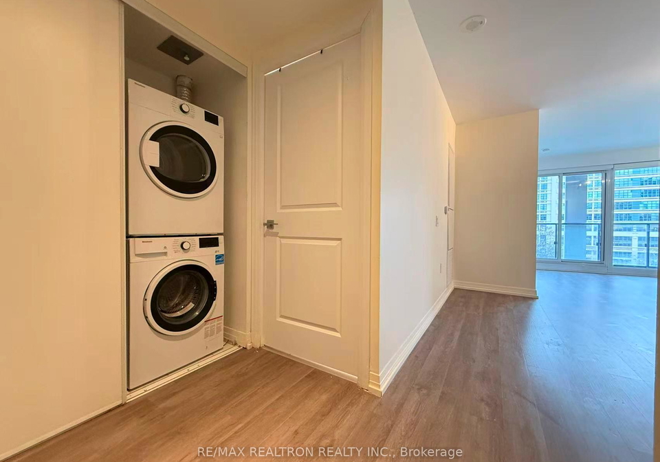 251-jarvis-street-toronto-ontario-c12790598