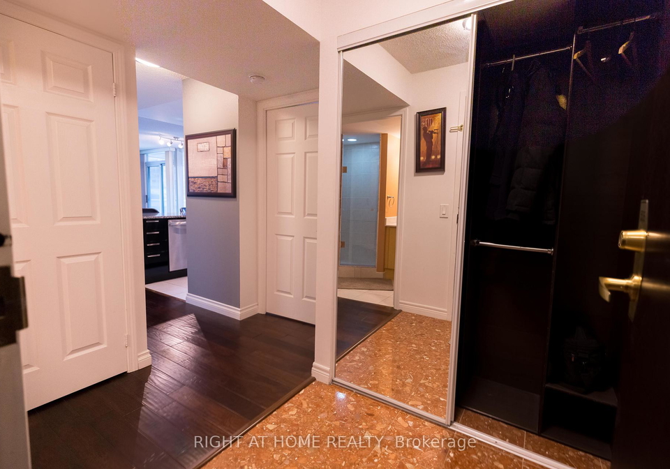 30-grand-trunk-crescent-toronto-ontario-c12791894