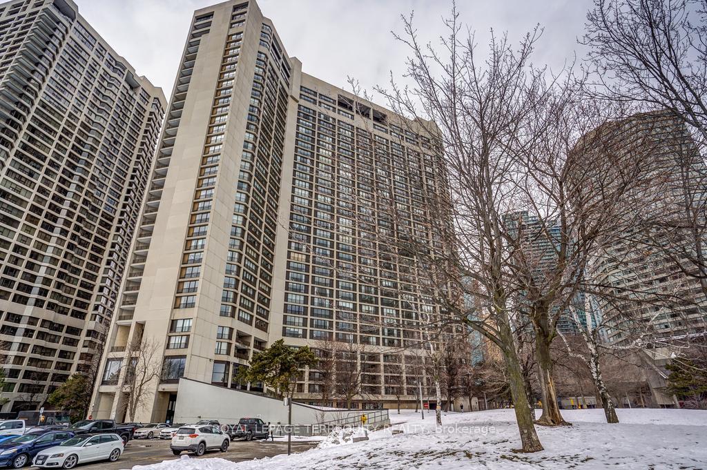 33-harbour-square-toronto-ontario-c12792350