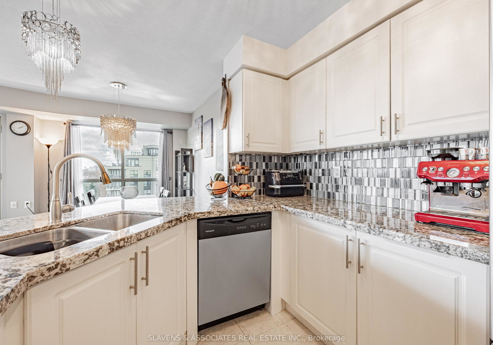 890-sheppard-avenue-w-toronto-ontario-c12792498