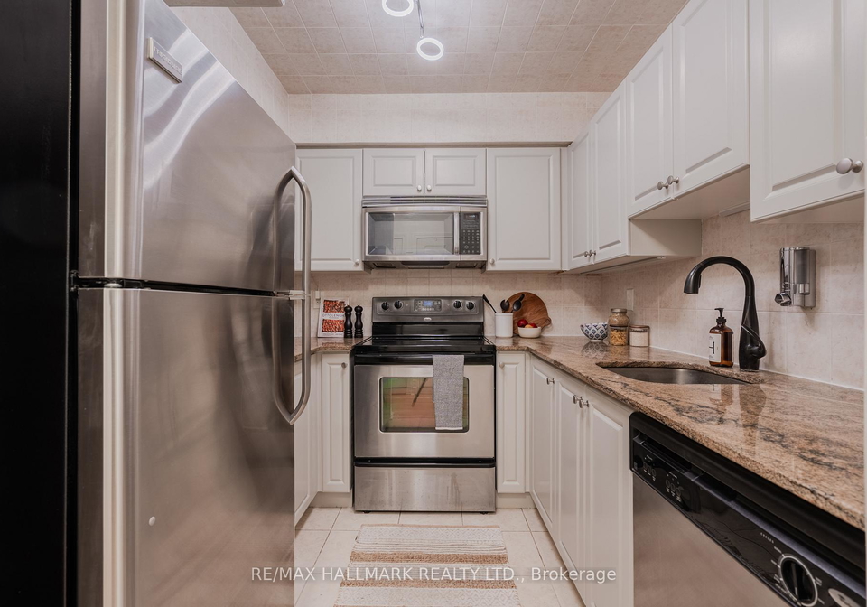 225-wellesley-street-e-toronto-ontario-c12792968