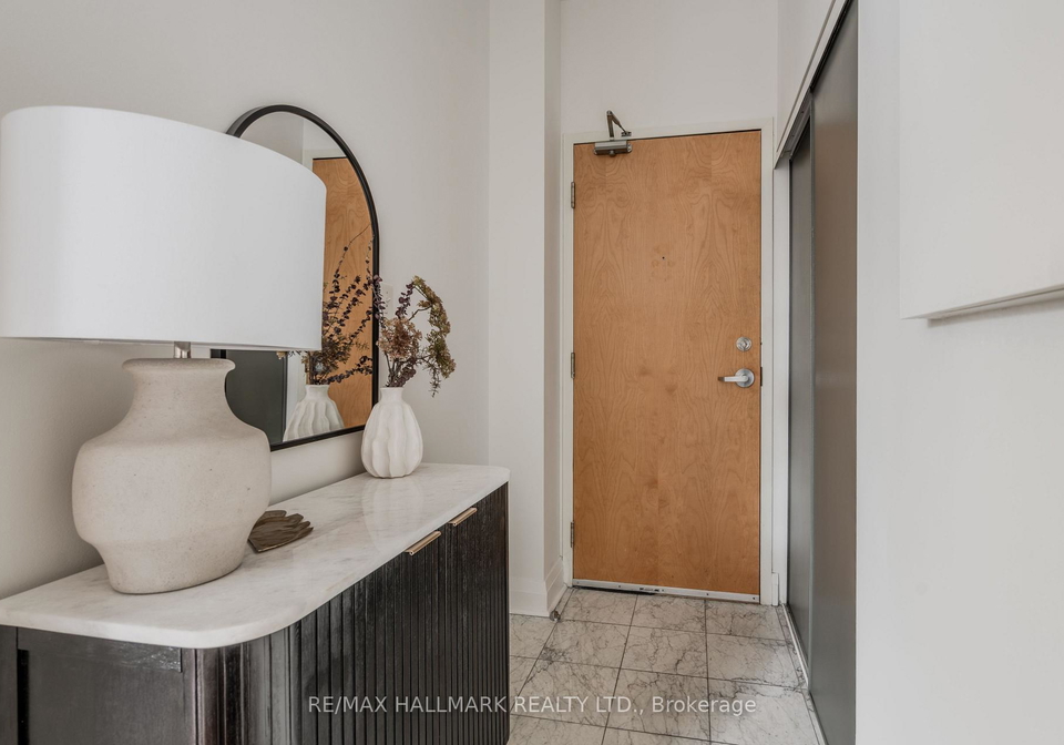 8-wellesley-street-e-toronto-ontario-c12793444