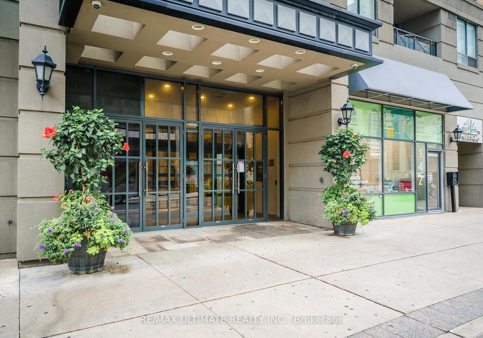 140-simcoe-street-toronto-ontario-c12795424