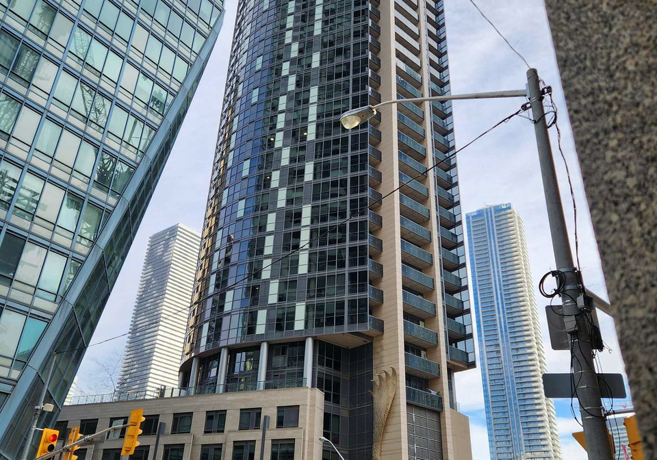 1-the-esplanade-toronto-ontario-c12795920