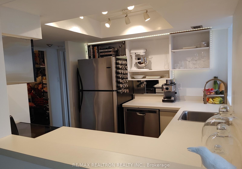 701-king-street-w-toronto-ontario-c12795936