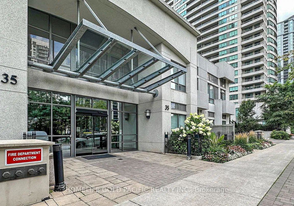 35-hollywood-avenue-north-york-ontario-c12795946