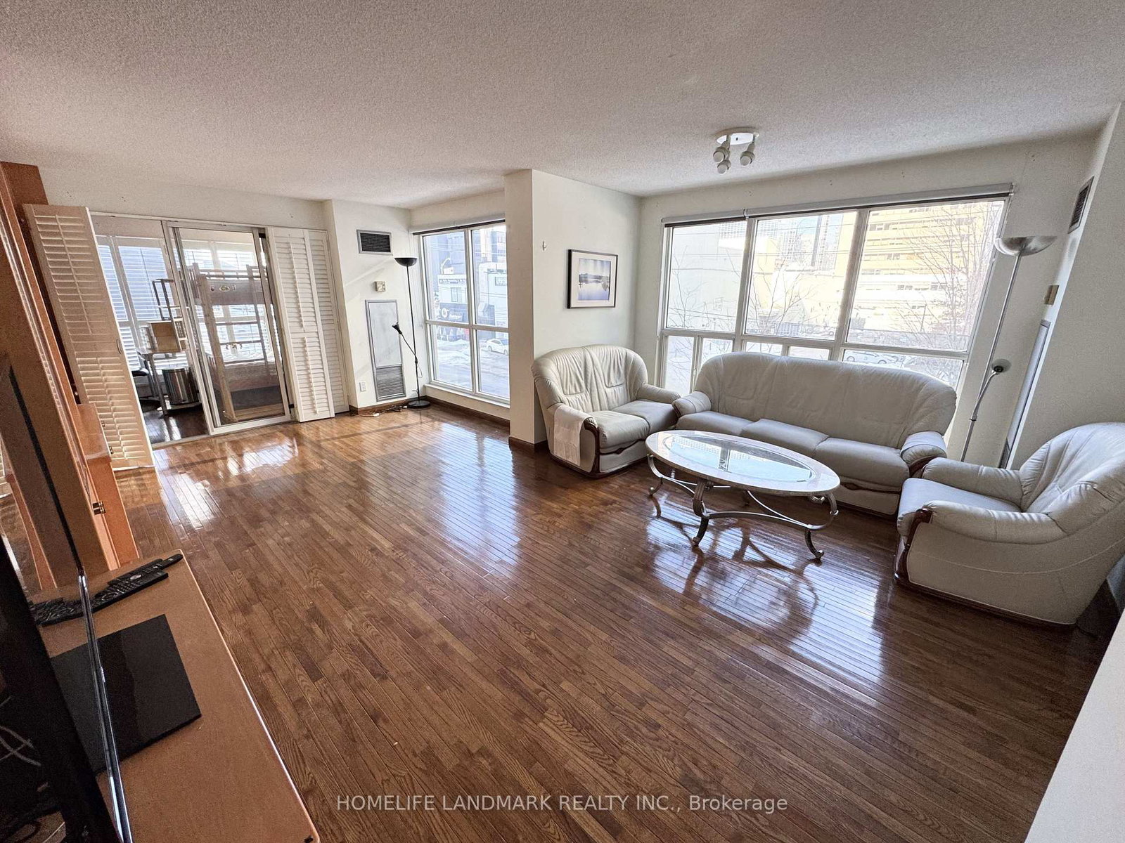 18-hollywood-avenue-north-york-ontario-c12796184
