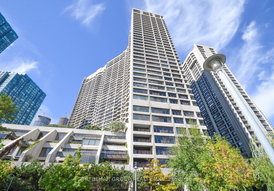 65-harbour-square-toronto-ontario-c12796244