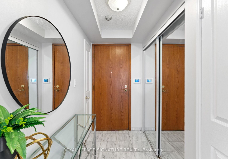 18-hollywood-avenue-north-york-ontario-c12796554