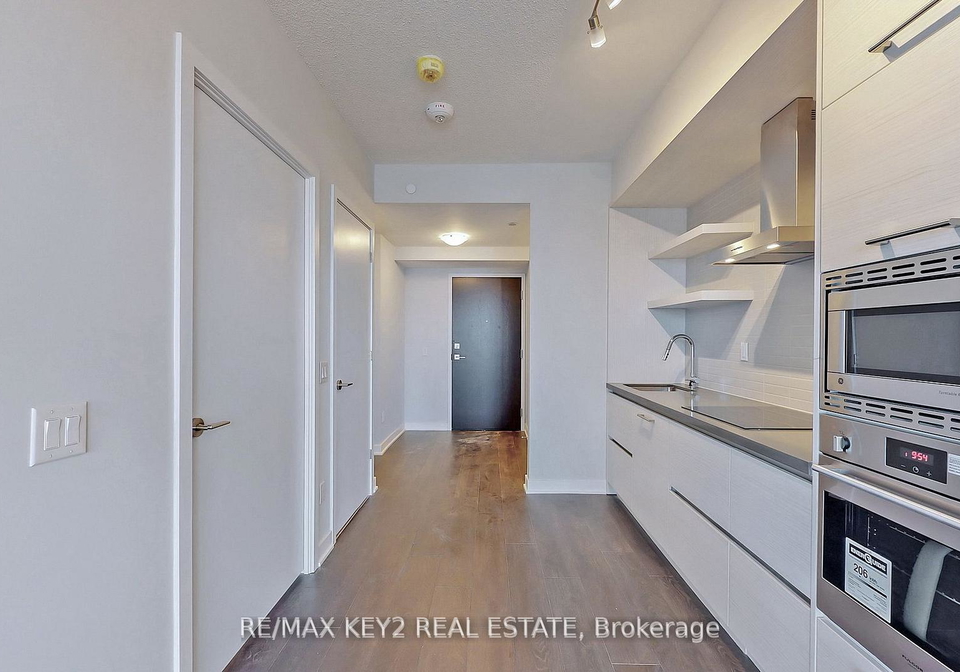 2221-yonge-street-toronto-ontario-c12796556