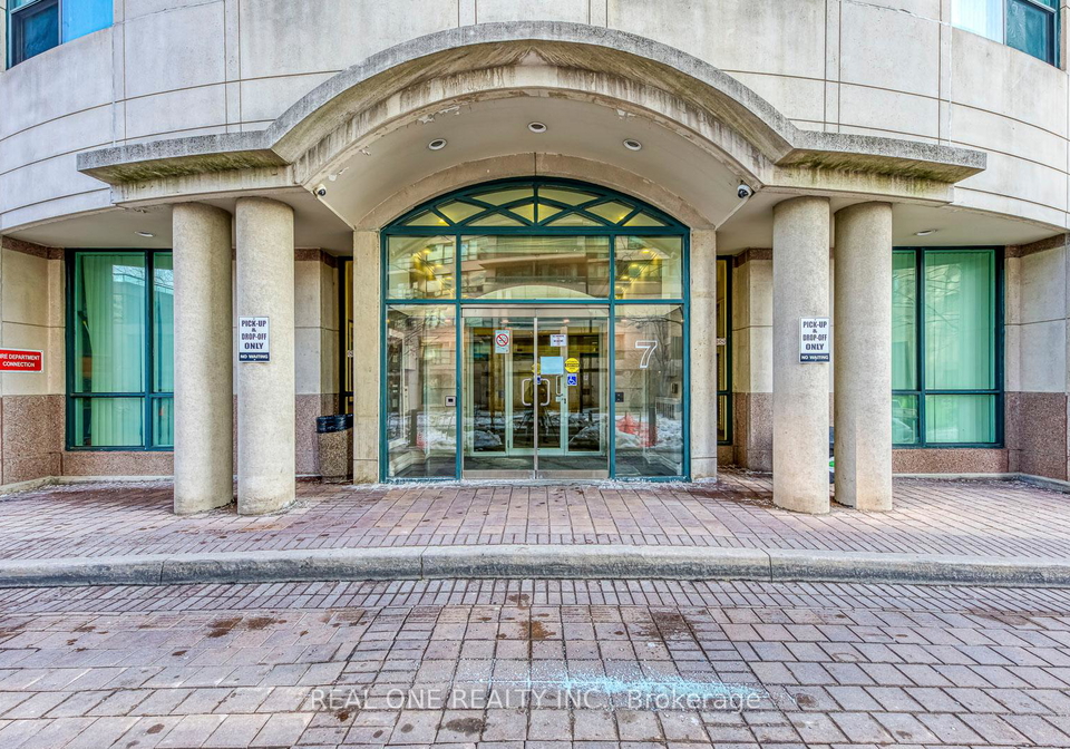 7-lorraine-drive-toronto-ontario-c12797108
