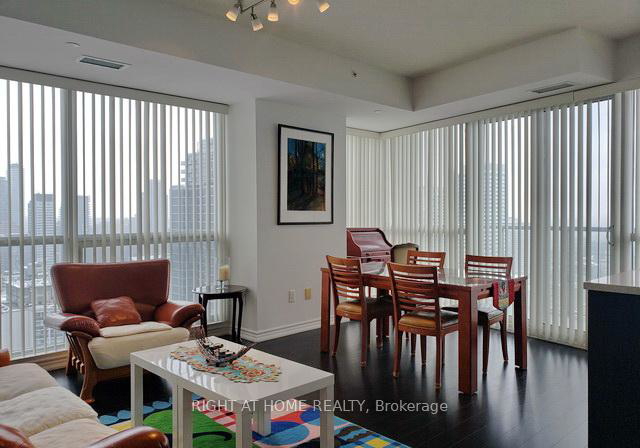 386-yonge-street-toronto-ontario-c12798044