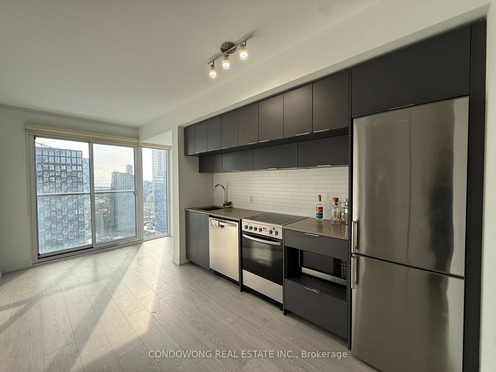 181-dundas-street-e-toronto-ontario-c12799306