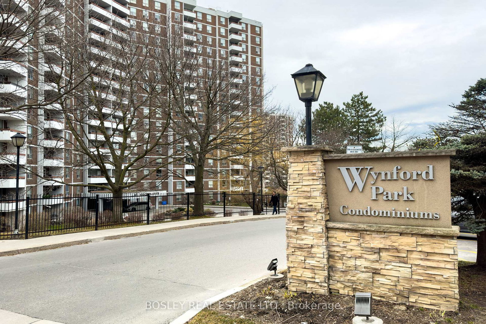 10-edgecliff-golfway-east-york-ontario-c12799342