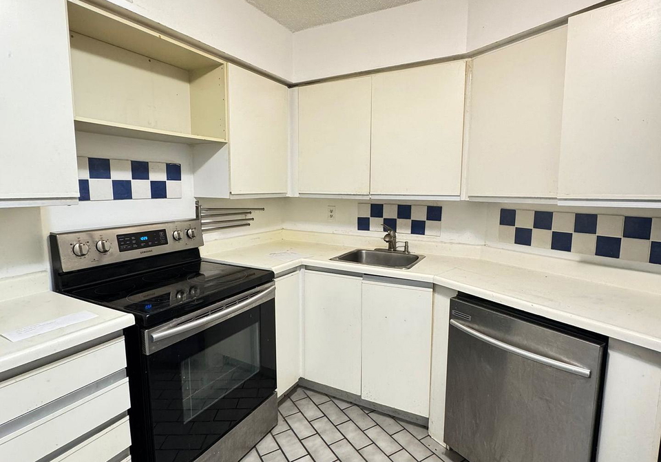 250-queens-quay-w-toronto-ontario-c12799366
