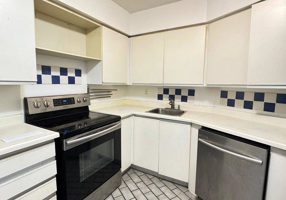 250-queens-quay-w-toronto-ontario-c12799366
