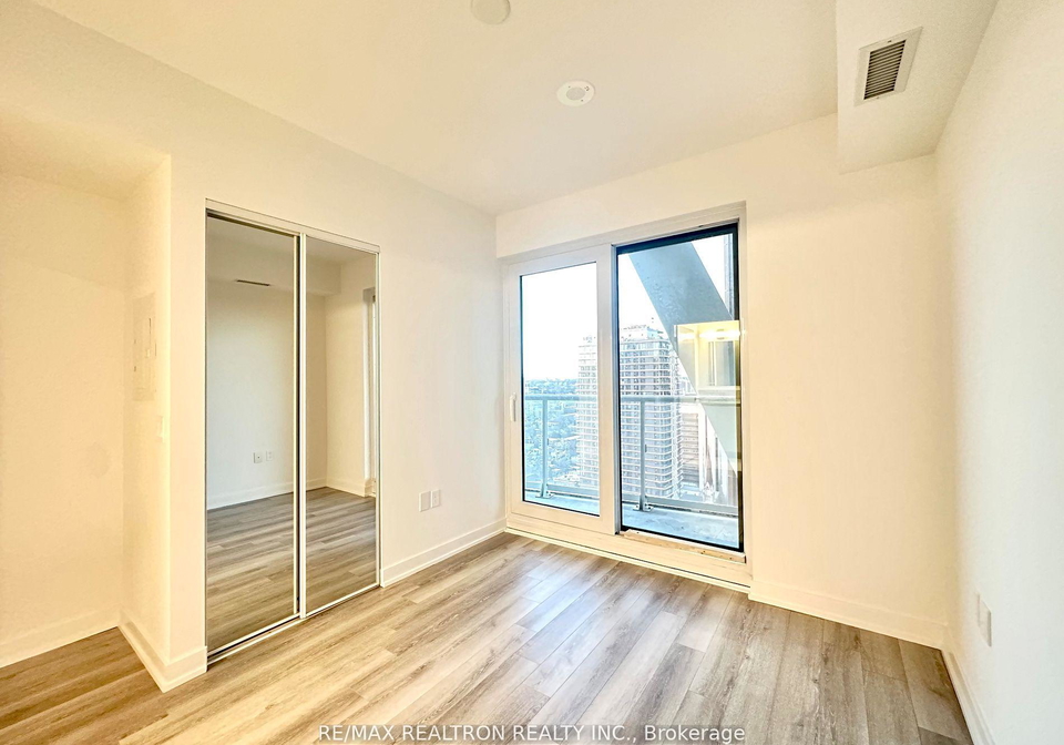 230-simcoe-street-toronto-ontario-c12799992