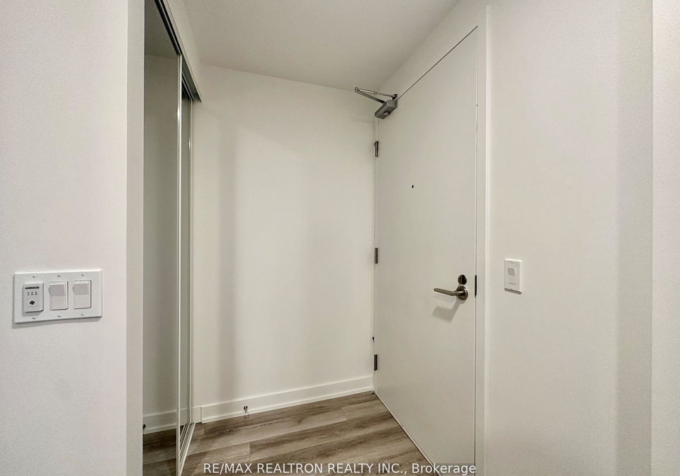 230-simcoe-street-toronto-ontario-c12799992