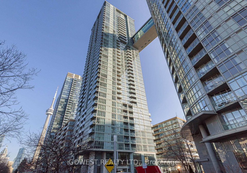 15-iceboat-terrace-n-toronto-ontario-c12800928