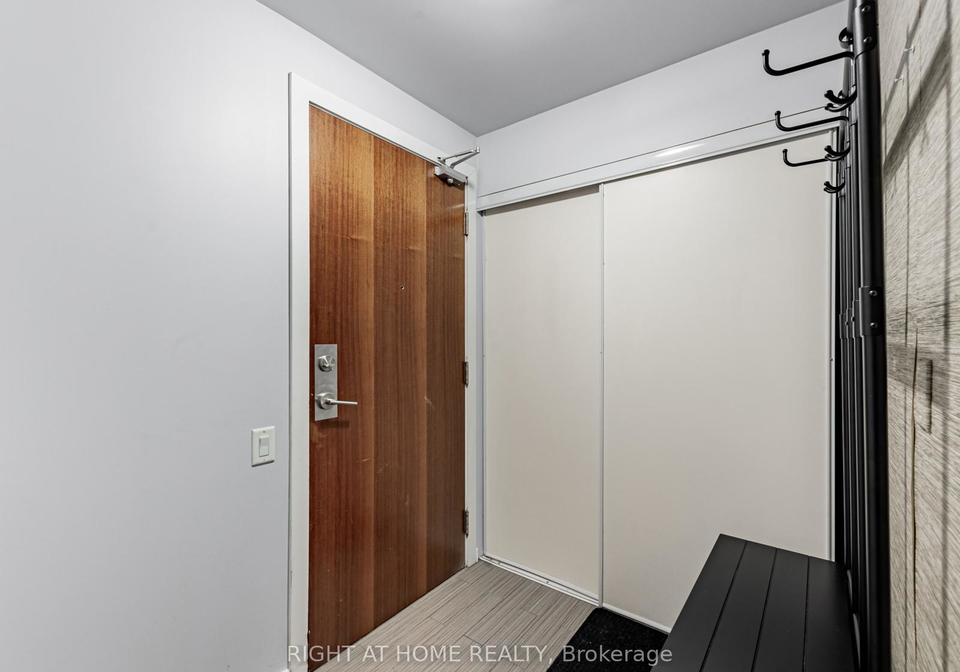 30-canterbury-place-toronto-ontario-c12801054
