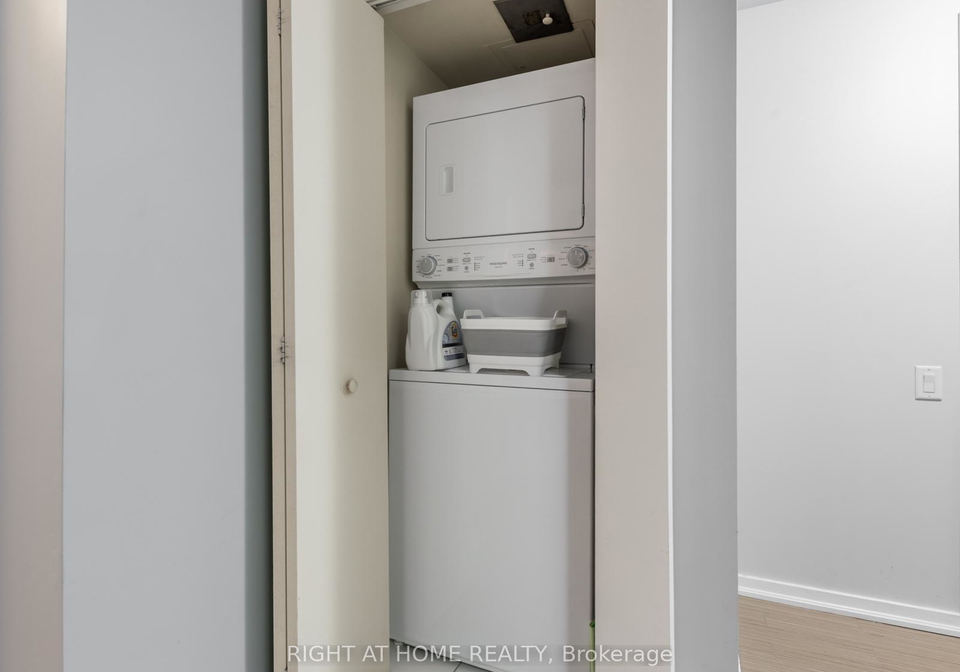 30-canterbury-place-toronto-ontario-c12801054