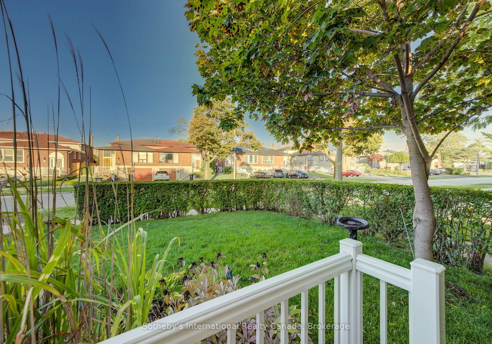 400-cherokee-boulevard-north-york-ontario-c12801386