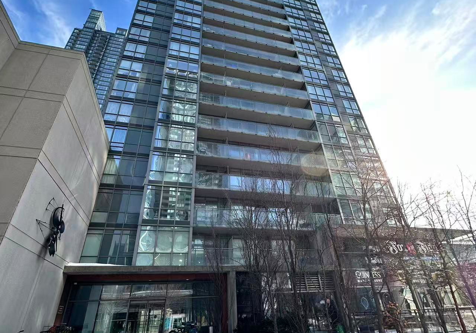 15-fort-york-boulevard-toronto-ontario-c12802078