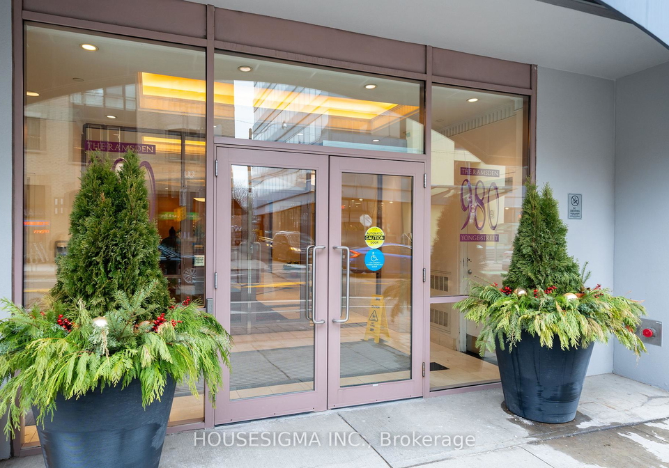 980-yonge-street-toronto-ontario-c12802962