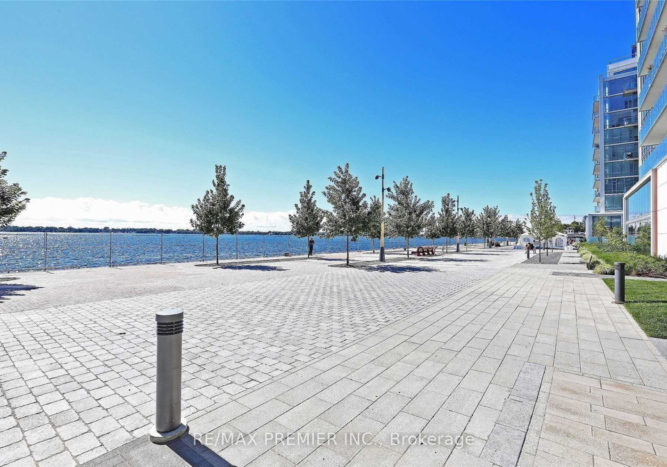 15-queens-quay-e-toronto-ontario-c12804316