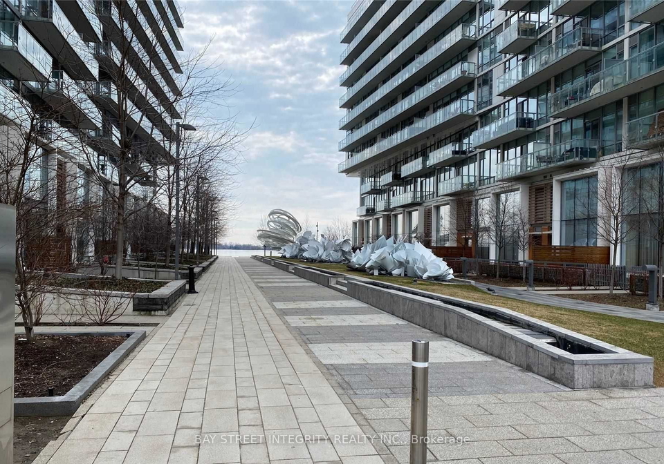 15-queens-quay-e-toronto-ontario-c12804572