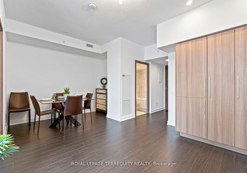 19-bathurst-street-toronto-ontario-c12805146