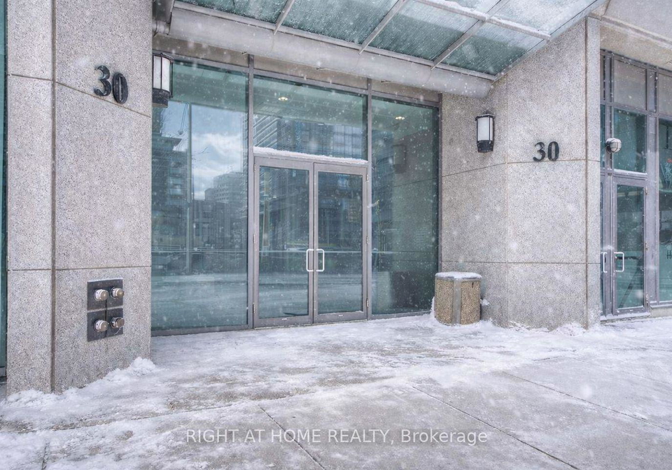 30-grand-trunk-crescent-toronto-ontario-c12805638