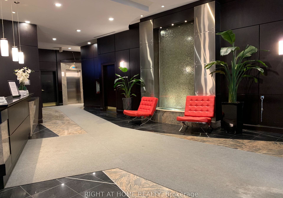 30-grand-trunk-crescent-toronto-ontario-c12805638