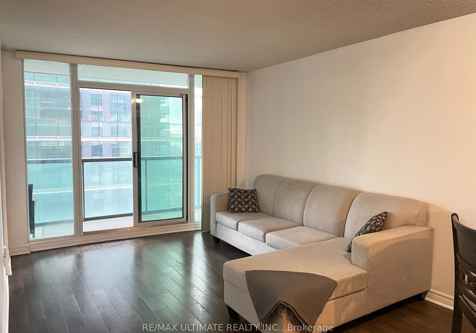 30-grand-trunk-crescent-toronto-ontario-c12805914
