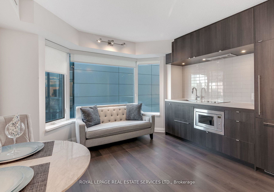155-yorkville-avenue-toronto-ontario-c12805980