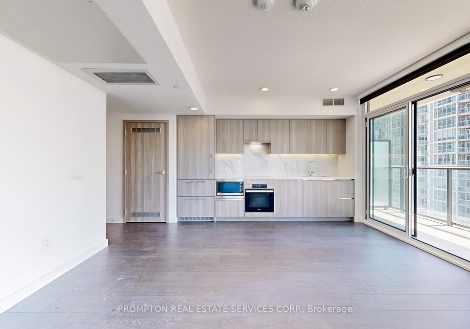 3-concord-cityplace-way-toronto-ontario-c12807090