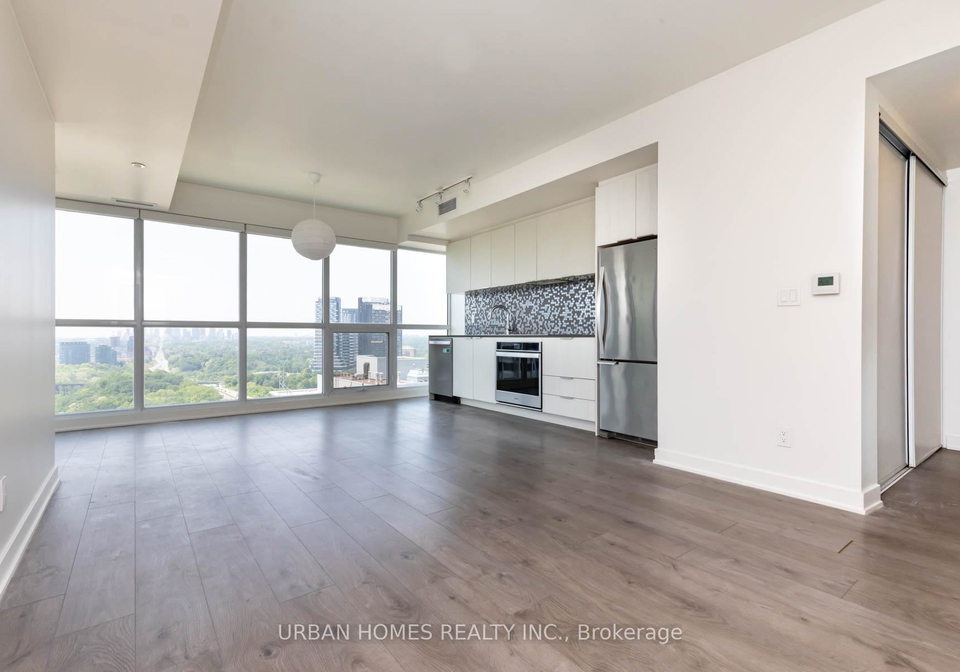 2-sonic-way-east-york-ontario-c12807748