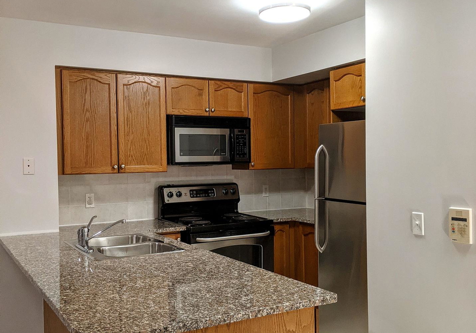 30-grand-trunk-crescent-toronto-ontario-c12808380