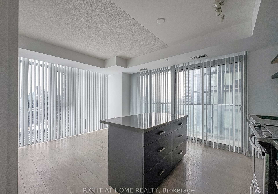 50-wellesley-street-e-toronto-ontario-c12808978