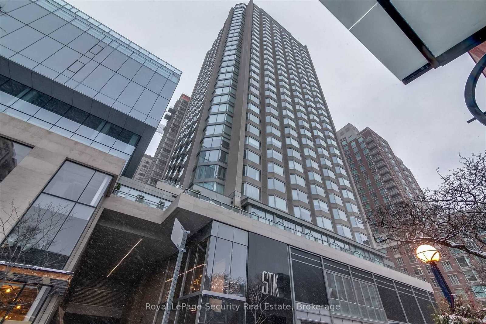 155-yorkville-avenue-toronto-ontario-c12809290