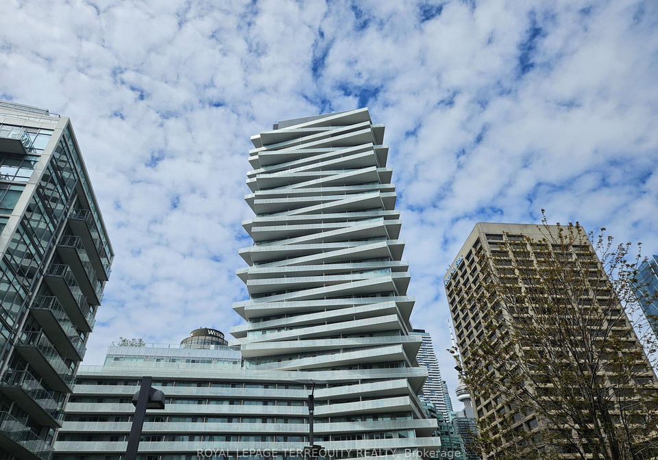 15-queens-quay-e-toronto-ontario-c12809460