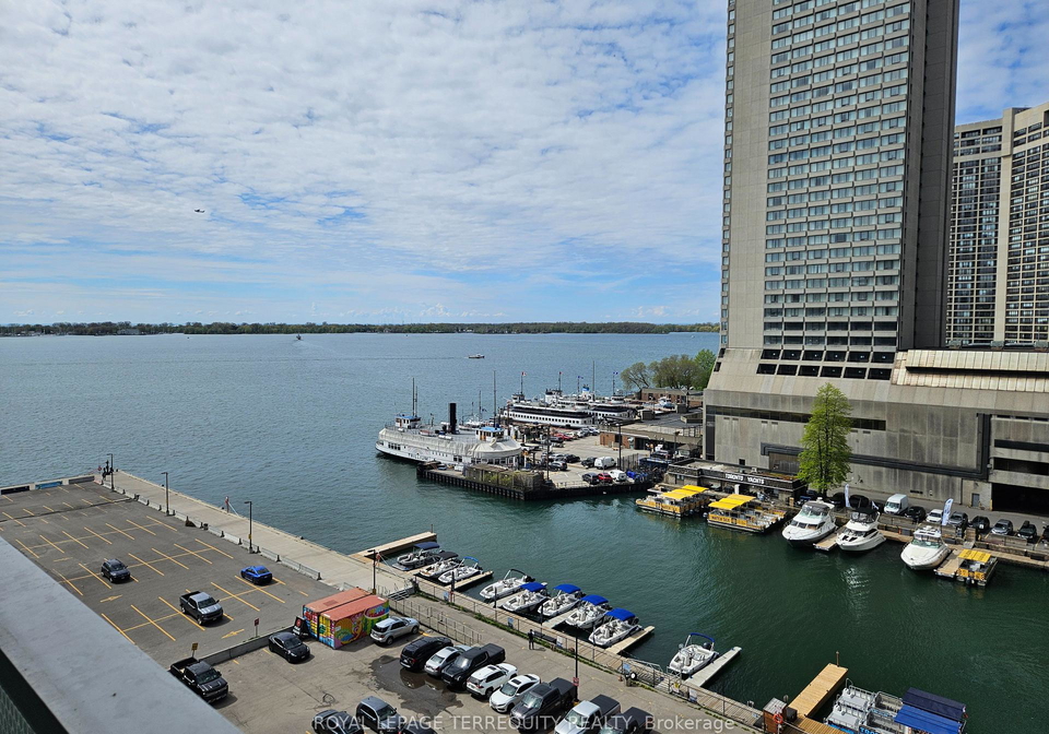 15-queens-quay-e-toronto-ontario-c12809460