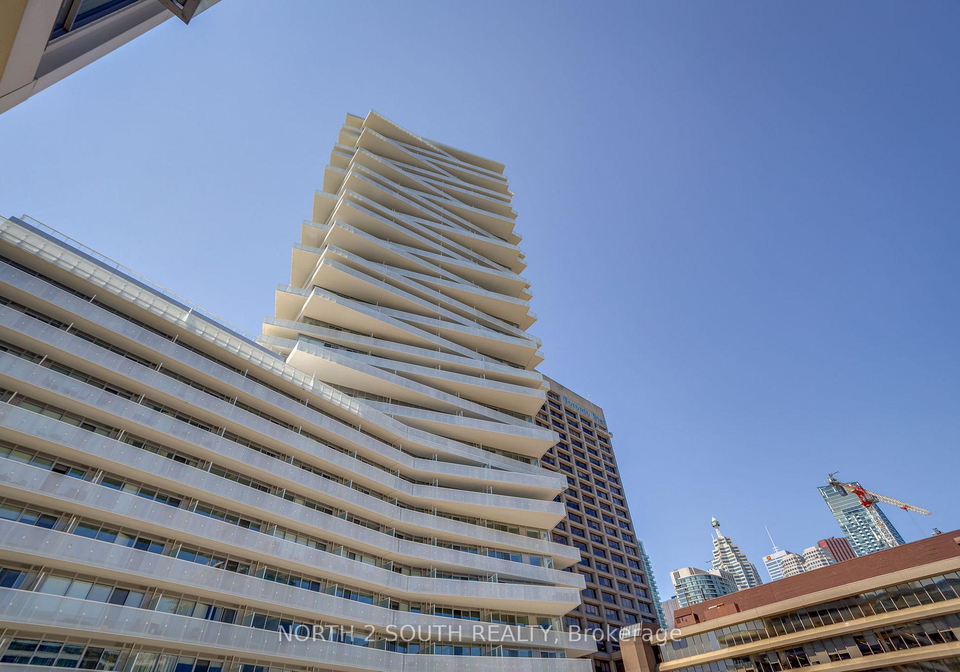 15-queens-quay-e-toronto-ontario-c12809562