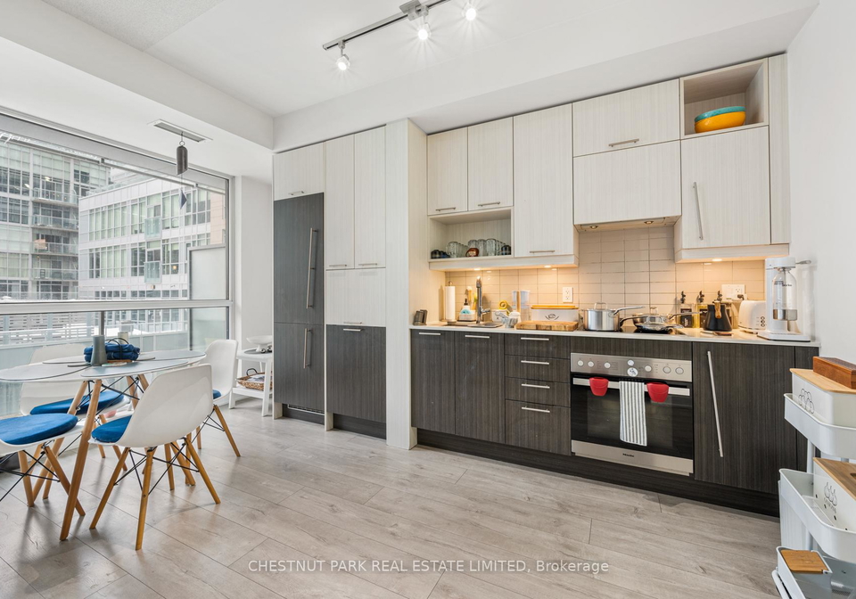 199-richmond-street-toronto-ontario-c12810076
