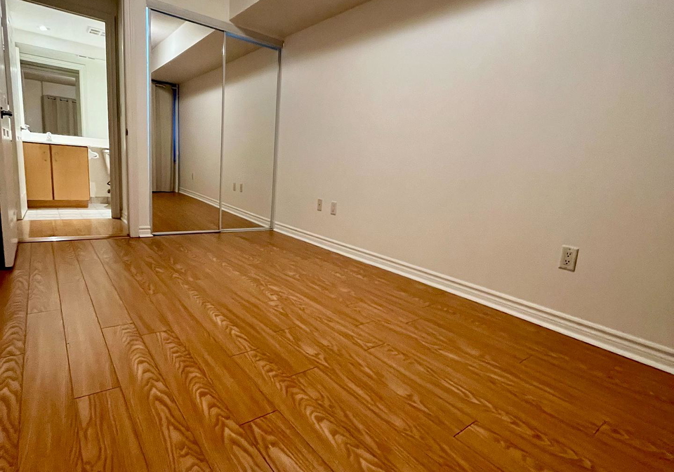 250-wellington-street-w-toronto-ontario-c12810192