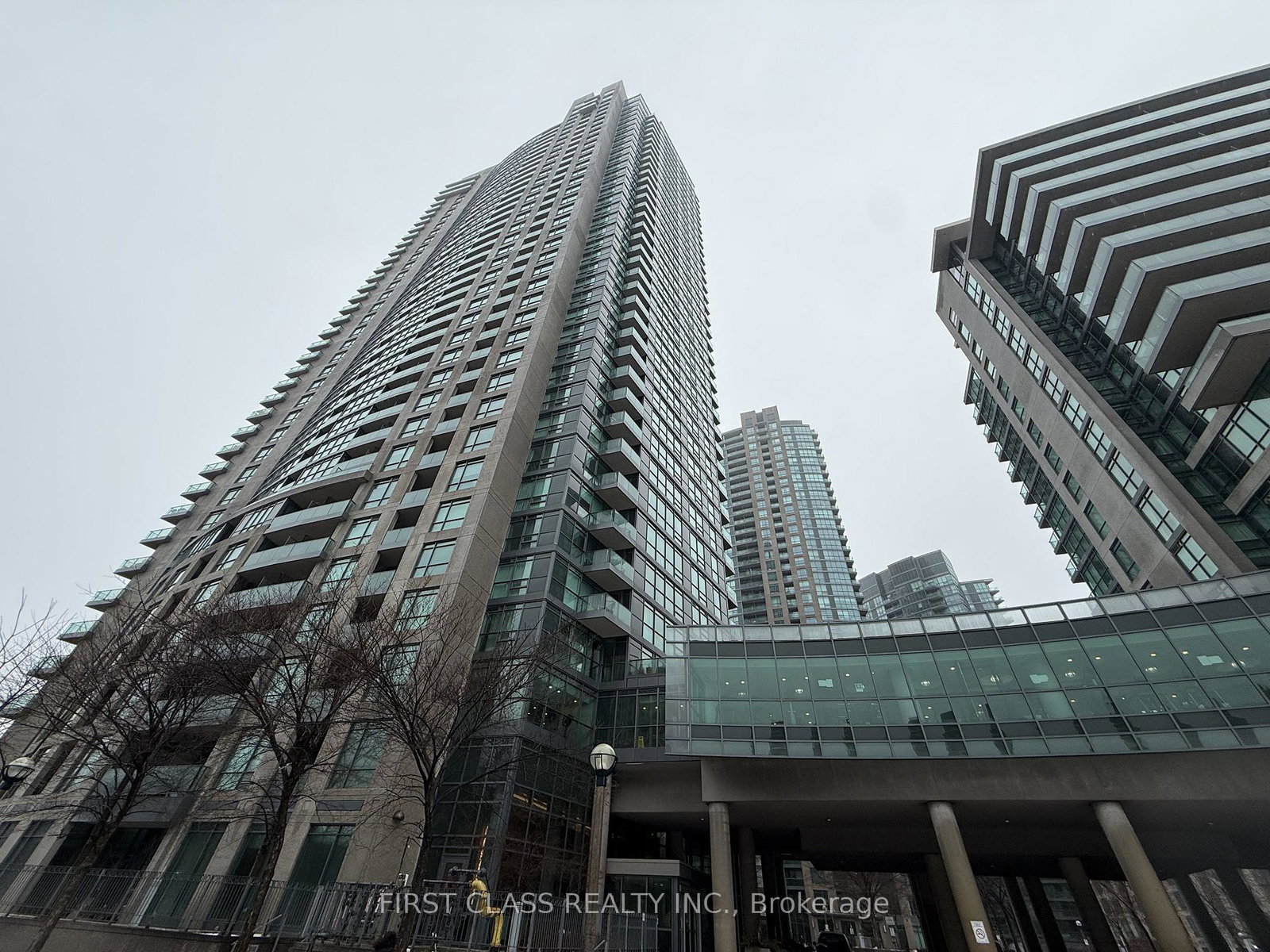 215-fort-york-boulevard-toronto-ontario-c12810398