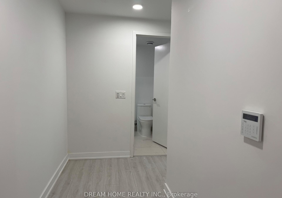 230-simcoe-street-toronto-ontario-c12810474