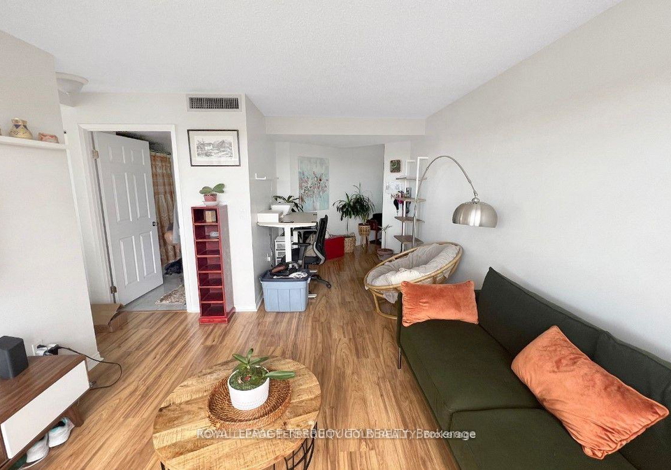 7-concorde-place-north-york-ontario-c12810998