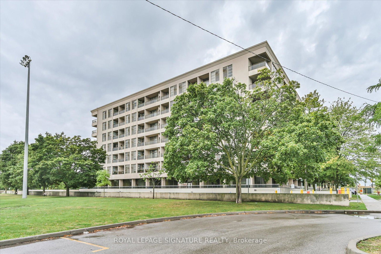 1-leaside-park-drive-east-york-ontario-c12811396