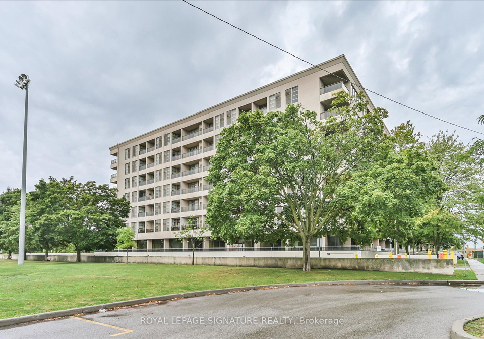 1-leaside-park-drive-east-york-ontario-c12811396